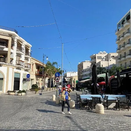 アパート 2 Bedroom In Ermou 4 Minute Walk ラルナカ