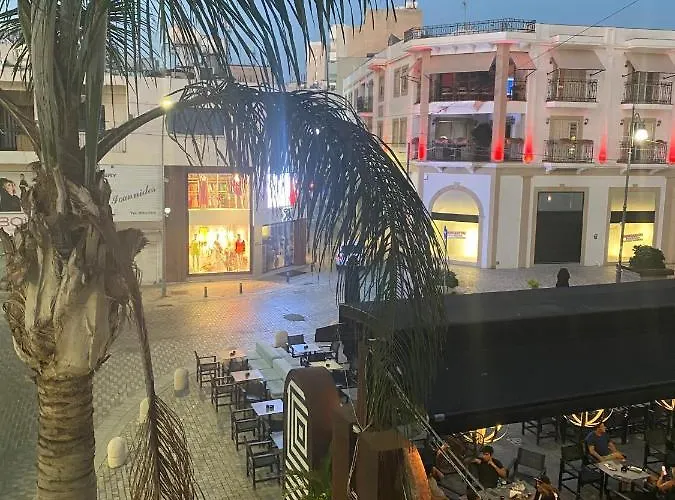 2 Bedroom In Ermou 4 Minute Walk * Larnaca