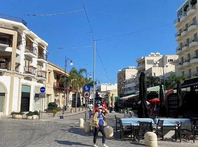 Apartment 2 Bedroom In Ermou 4 Minute Walk Larnaca