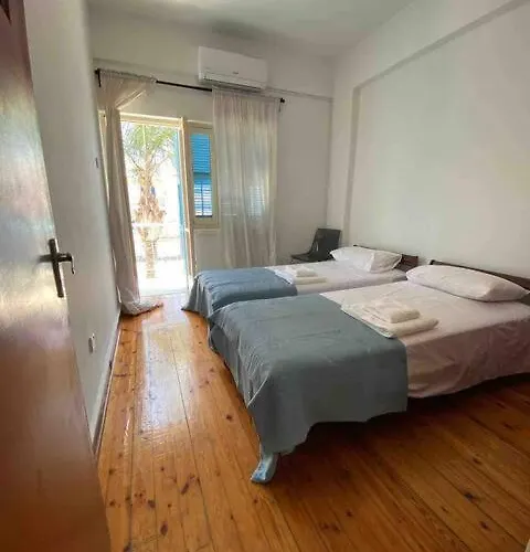 2 Bedroom In Ermou 4 Minute Walk Appartamento Larnaca