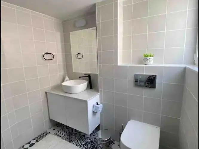 Apartment 2 Bedroom In Ermou 4 Minute Walk